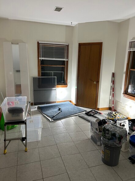 Building Photo - 613 Boulevard