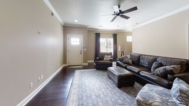 Building Photo - Heisman Villa Townhome