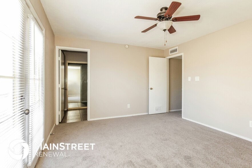 Building Photo - 4228 N 85th Dr