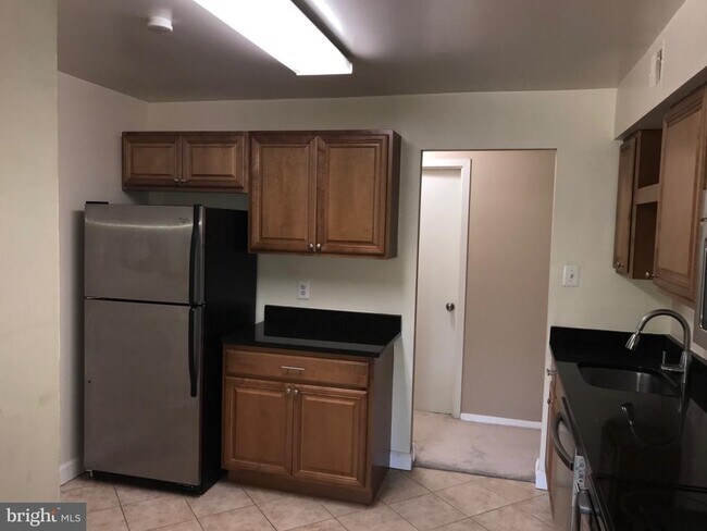 Building Photo - 11401 Commonwealth Dr