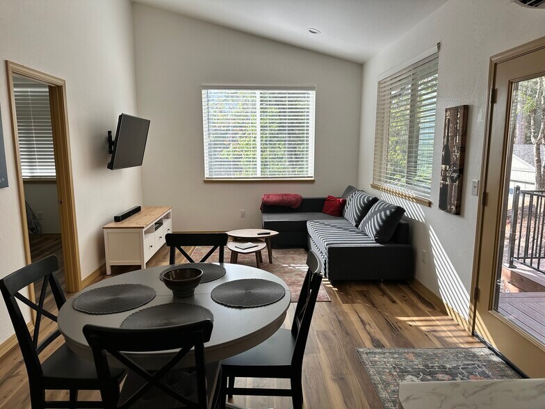 Building Photo - 1615 Virginia Ln