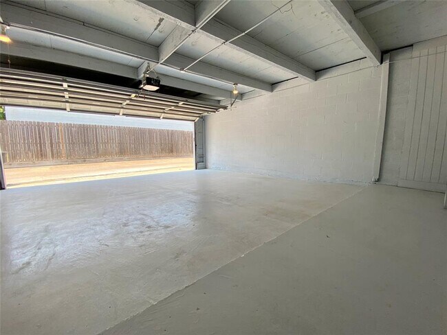 Building Photo - 1281 Blalock Rd