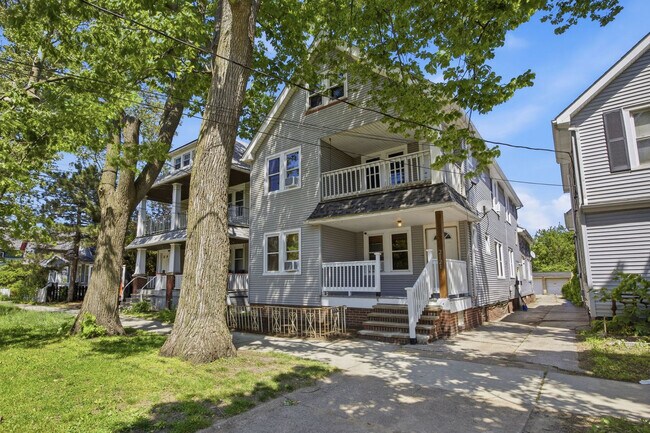 Building Photo - 2121 W 11th St
