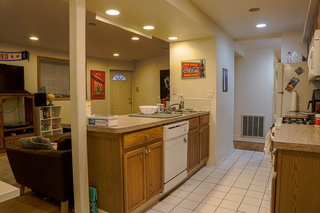 715 S Claremont, Apt G - Kitchen - Harris Point Chicago