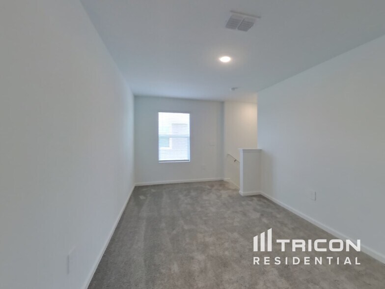 Building Photo - 5648 Gingham Dr