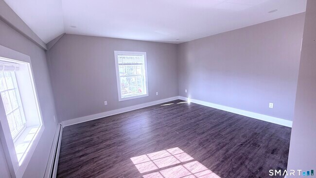 Building Photo - 103 Willetts Ave