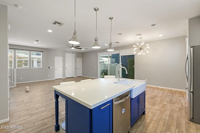 Building Photo - 714 E Boca Raton Rd