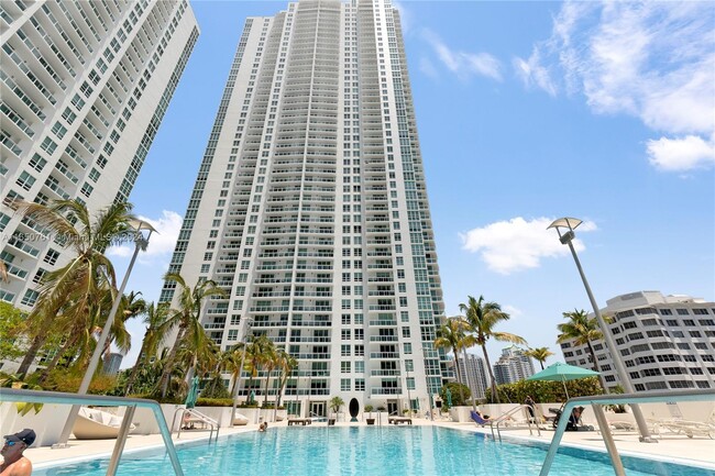 Building Photo - 950 Brickell Bay Dr