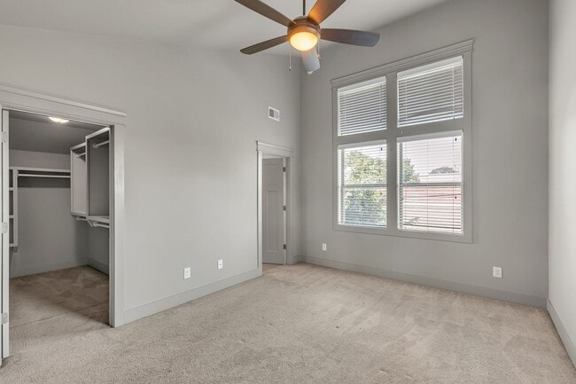 Building Photo - Modern Townhome Living in the Heart of Wed...