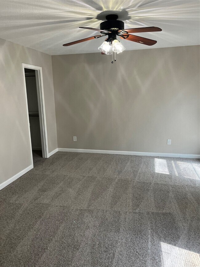 Building Photo - 6735 Blue Ridge Dr