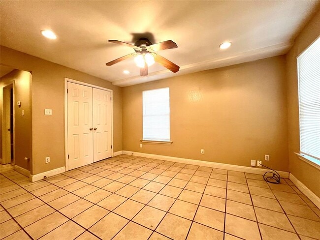 Building Photo - 304 Montopolis Dr