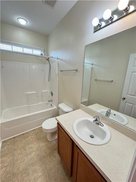 Building Photo - 260 Red Oak Dr