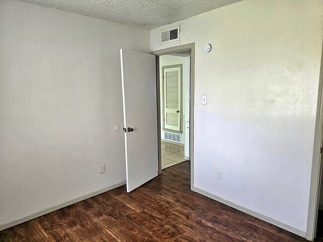 Building Photo - Great move in ready home close to Ft. Bliss