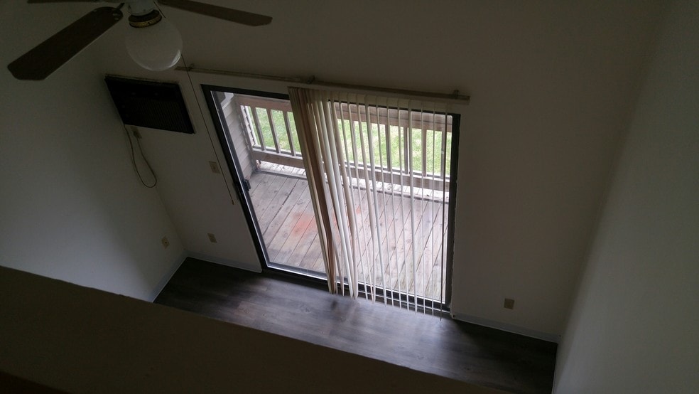 Building Photo - 108 W Charles St