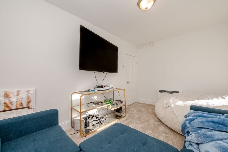 Building Photo - 363 Miller Ave