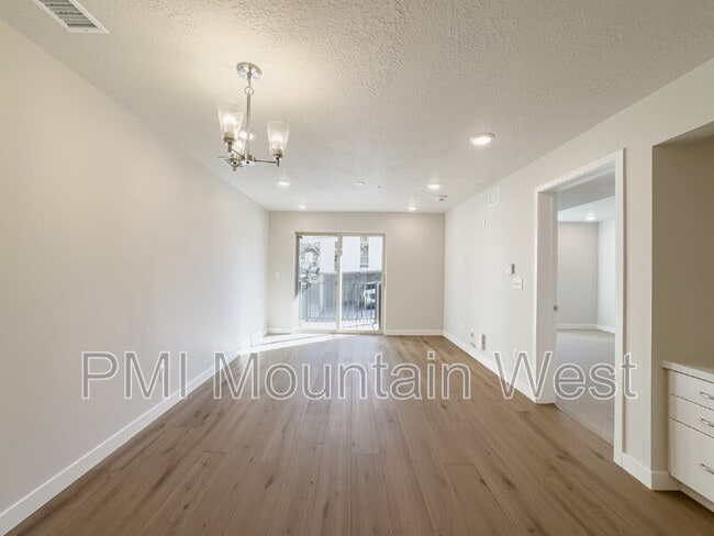 Building Photo - 1032 E 400 S