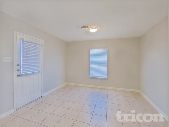 Building Photo - 102 Saddlebag Ct