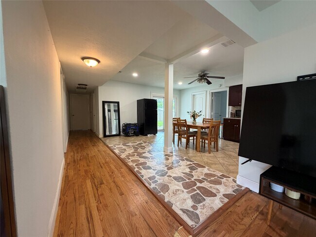 Building Photo - 9507 Vogue Ln