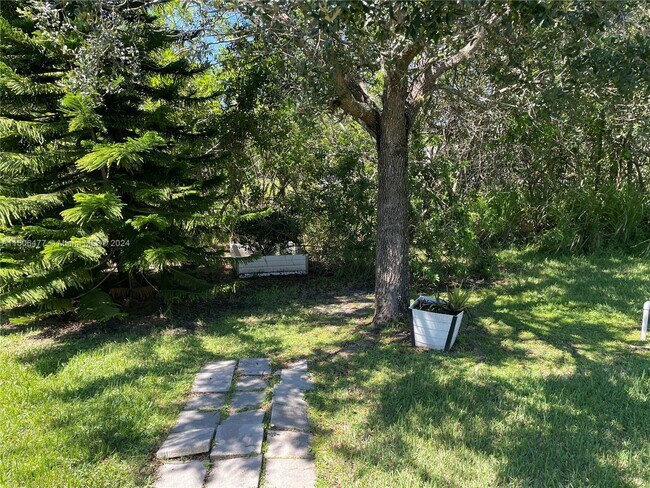 Building Photo - 6425 Las Palmas Way