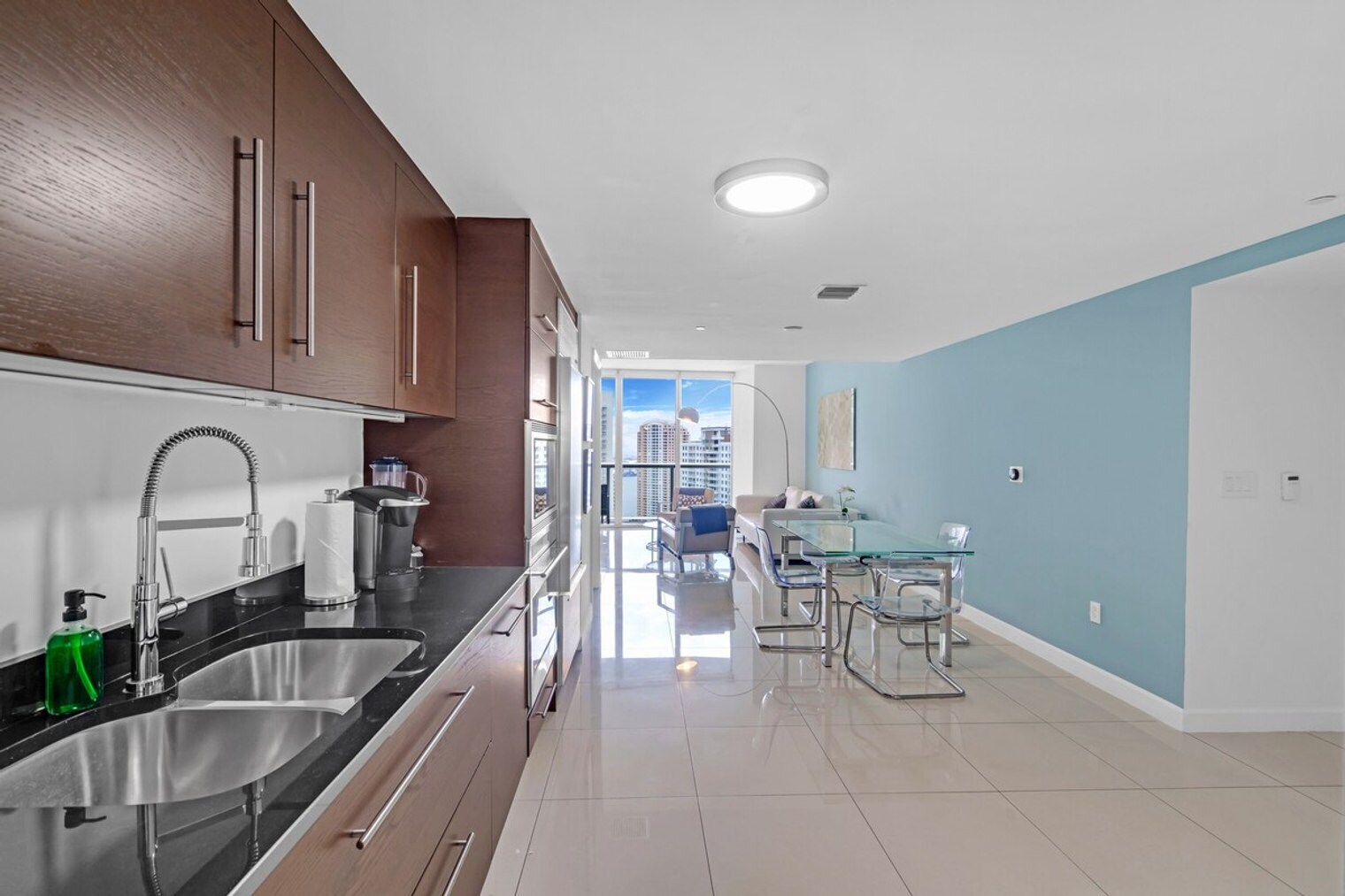 Building Photo - 485 Brickell Ave