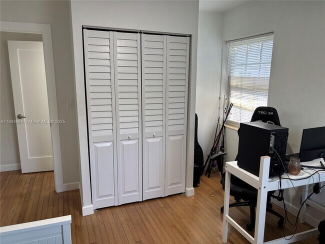 Building Photo - 7515 Dickens Ave