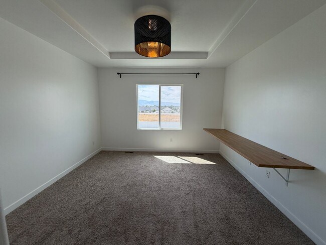 Building Photo - 8285 Lakeshore Dr