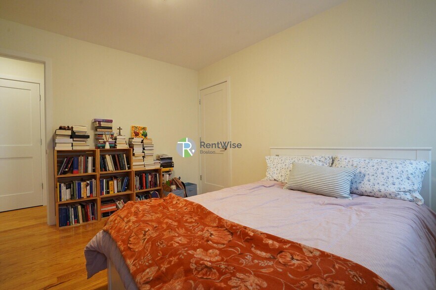 Building Photo - 15 Kelley Ct