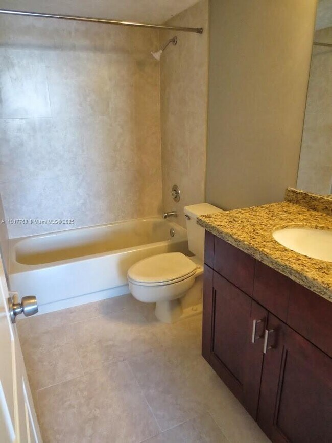 Building Photo - 115 Lake Emerald Dr