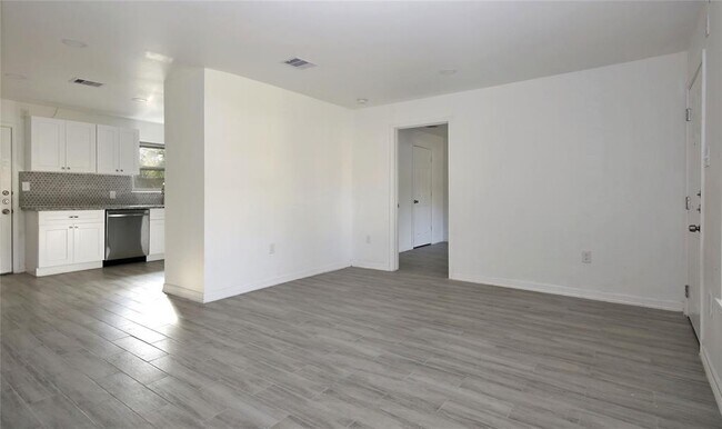 Building Photo - 5230 Pensdale St
