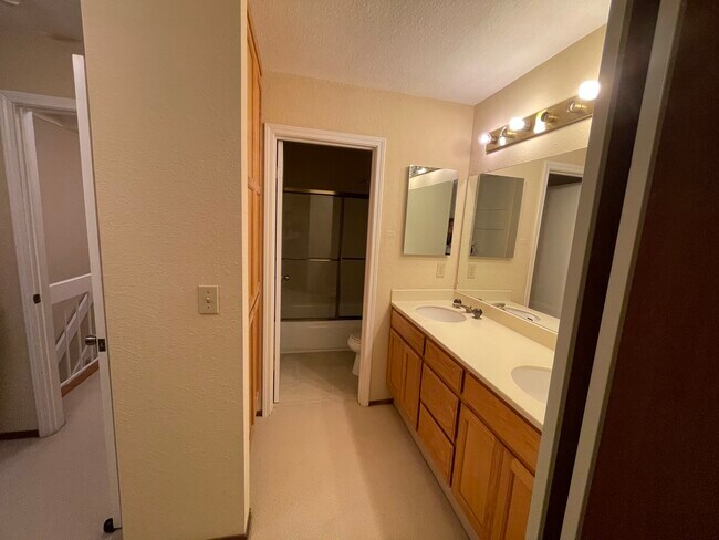 Master Suite - 979 Belmont Ter