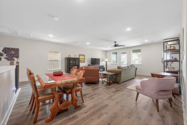 Building Photo - 9979 Pebble Glen Dr