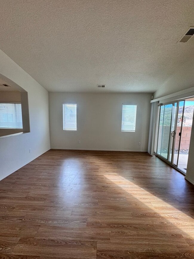 Building Photo - 3 bed 2 bath home in Los Lunas  MOVE IN SPECIAL!