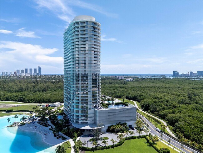 Building Photo - 2411 Laguna Cir