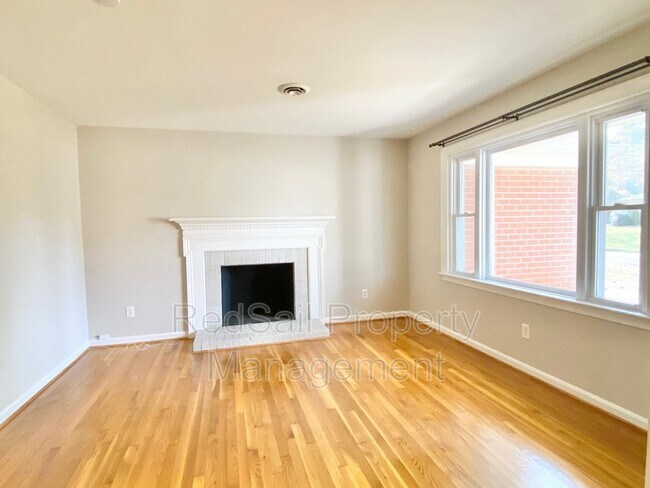 Building Photo - 116 Glade Rd