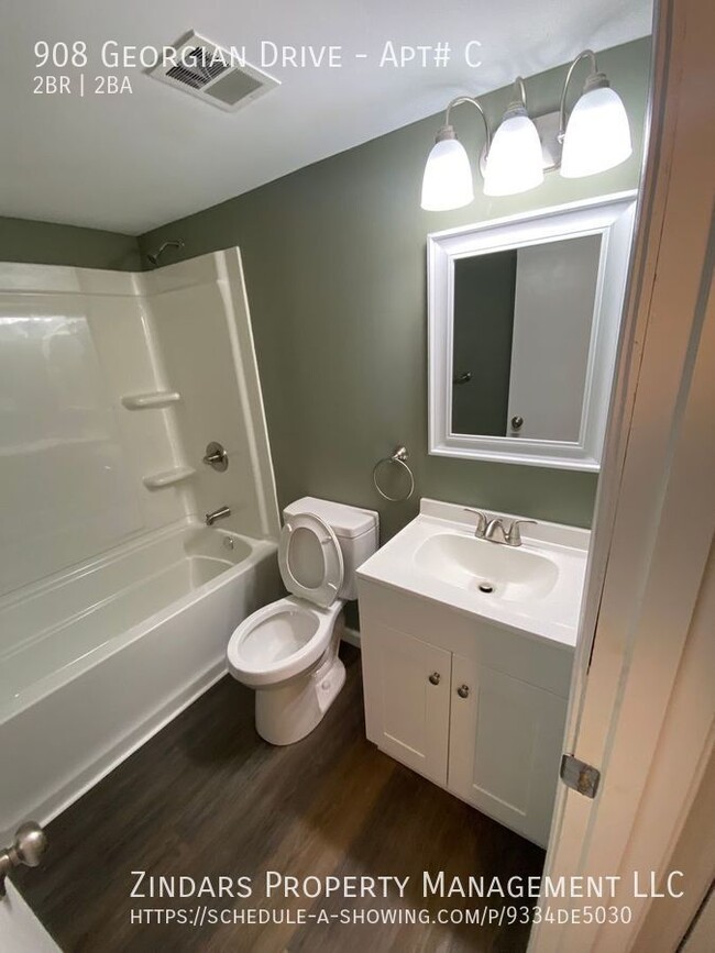 Building Photo - newly remodeled 2 bedroom 1.5 bath apartme...