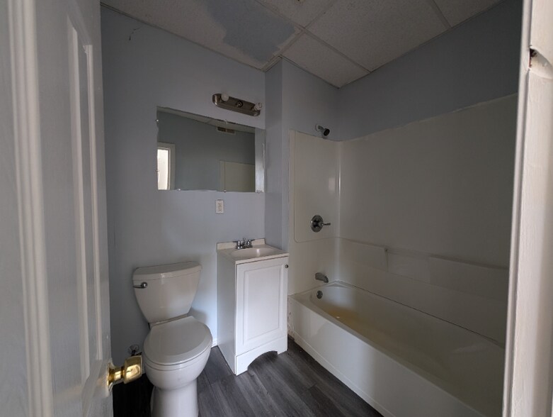 Building Photo - 152 Brook St