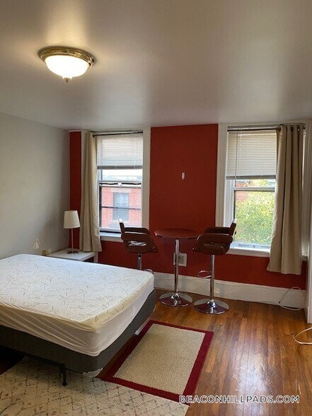 Building Photo - 72 Revere St