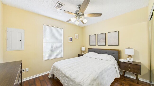 Building Photo - 1658 Du Barry Ln