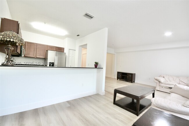 Building Photo - 10870 NW 88th St