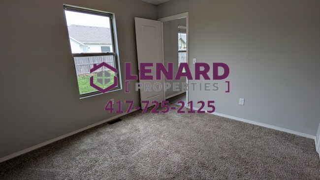 Building Photo - 4 Bedroom Home!