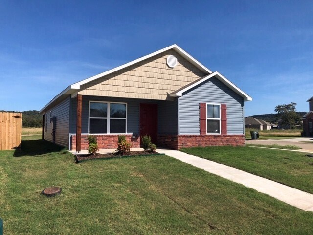 Building Photo - 5002 W Claxton Cir