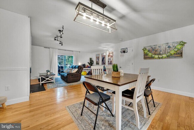 Building Photo - 301 Cherokee Cir