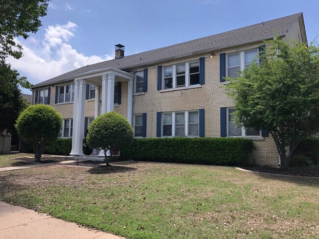 Primary Photo - 2419 N Harvey Ave
