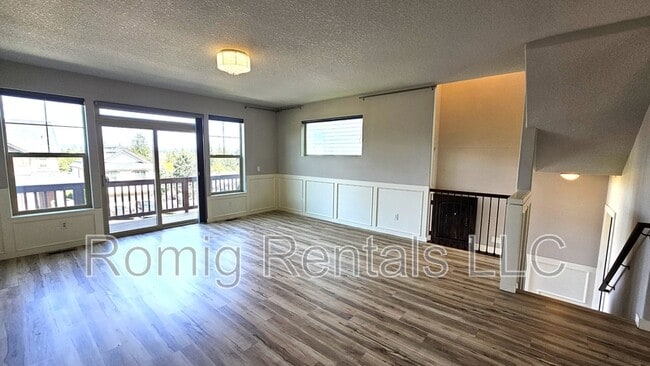 Building Photo - 1405 NE 71st Dr