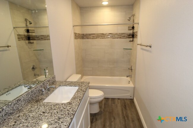 Building Photo - 134 Wind Ridge Dr