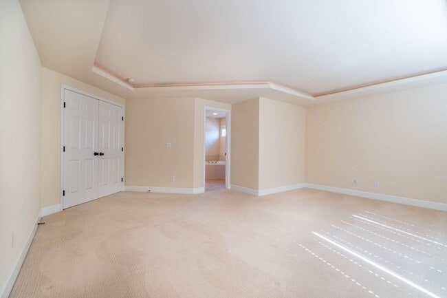 Building Photo - 5Br/3.25Ba Sammamish Home