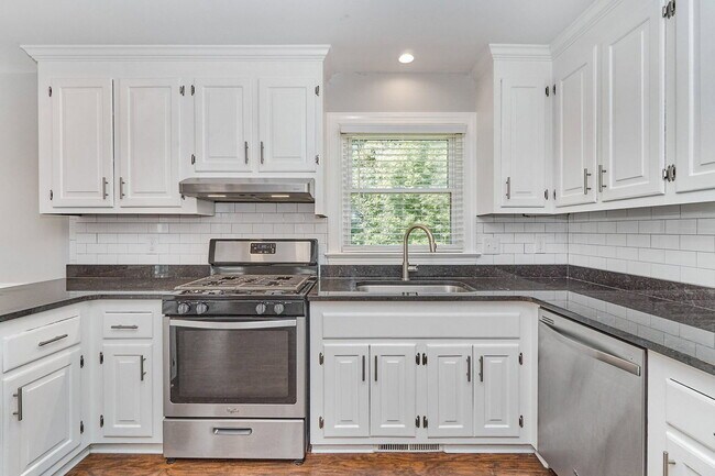 Building Photo - 9395 Blacksmith Dr