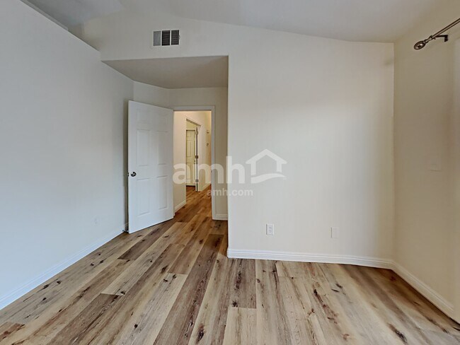 Building Photo - 138 Windy Creek Ave