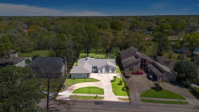 Building Photo - 7710 Antoine Dr