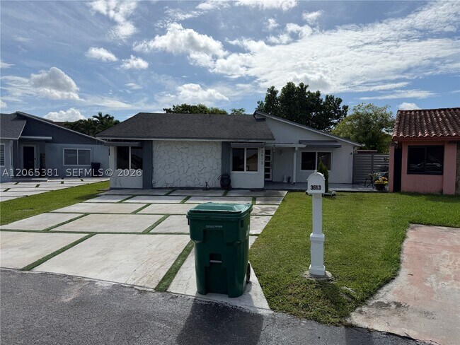 Building Photo - 3613 SW 112th Pl